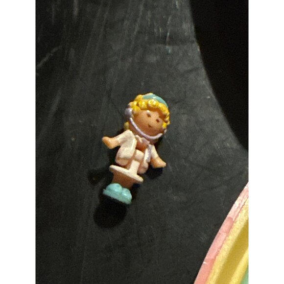 Polly Pocket nursery 1 figure Compact Doll - Bluebird 1993 Dollhouse Playset - Picture 4 of 5